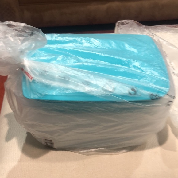 Tupperware cool stackable large containers - Picture 3 of 6